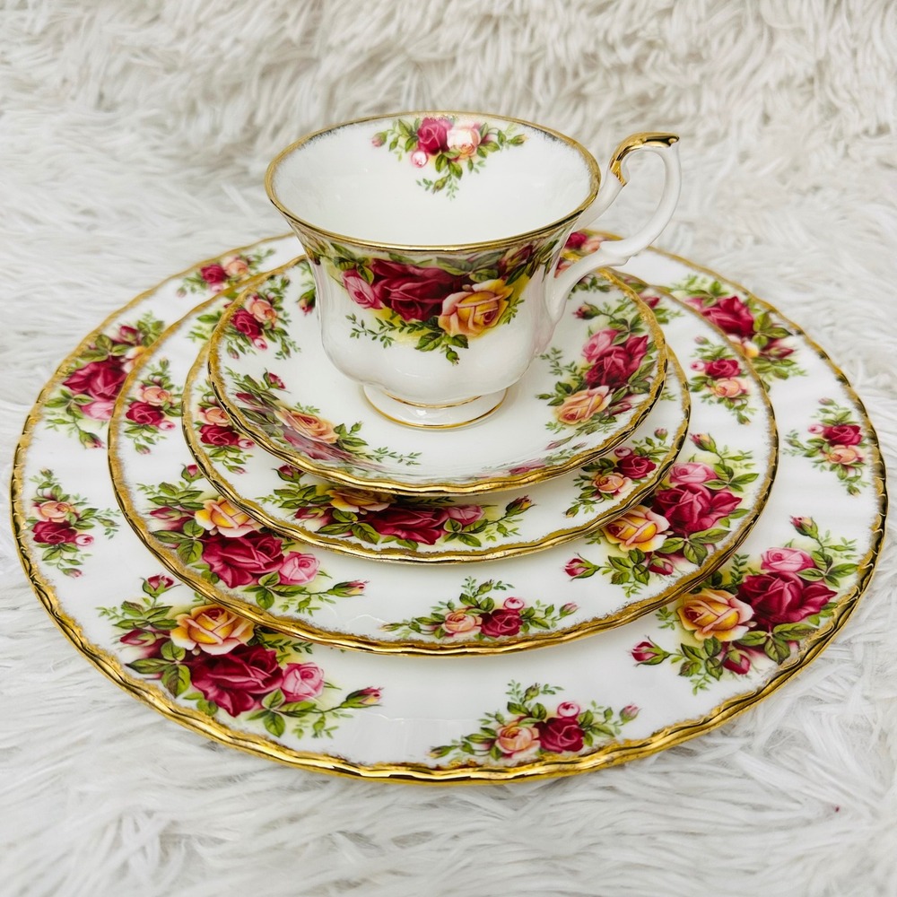 Royal Albert Old Country Roses 5-Piece Place Setting - Made in England Vintage